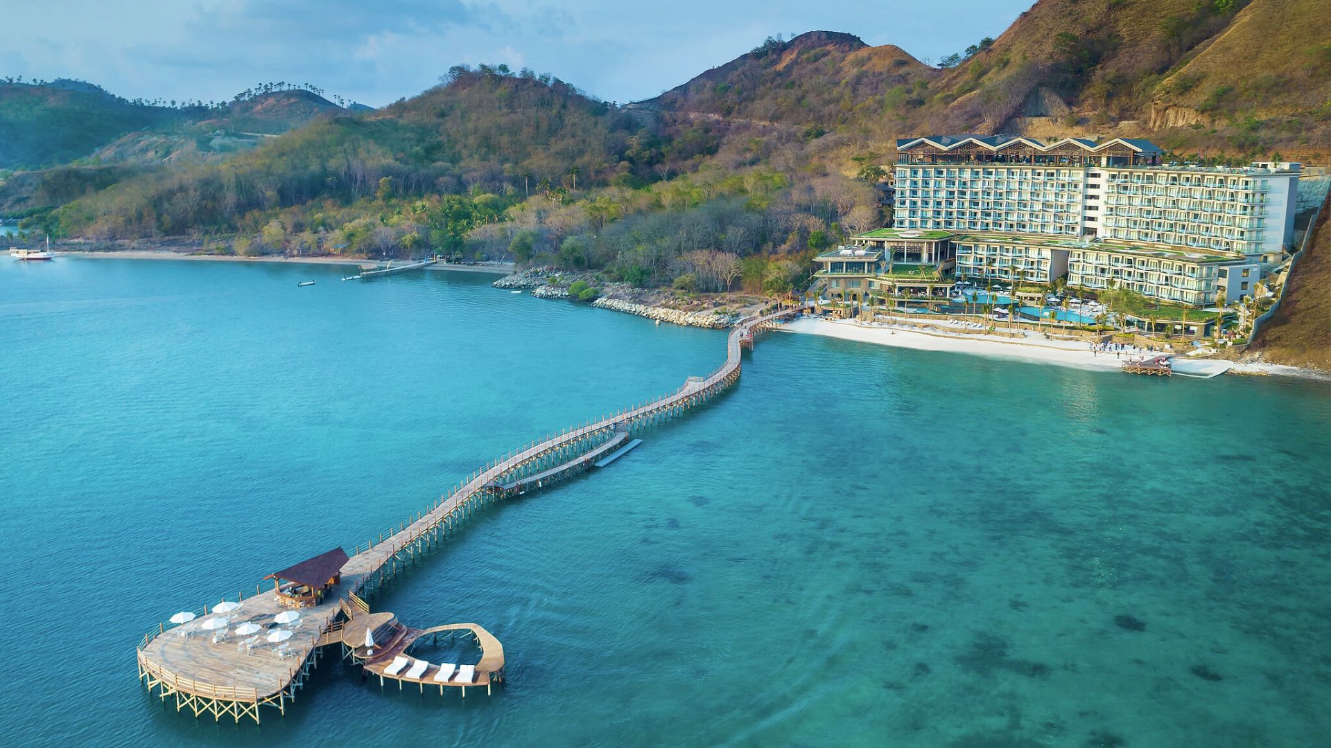yana komodo resort waecicu beach labuan bajo