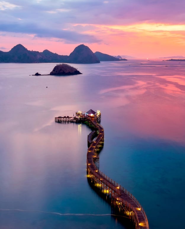 Flores pink ocean sunset yana komodo resort waecica beach labuan bajo