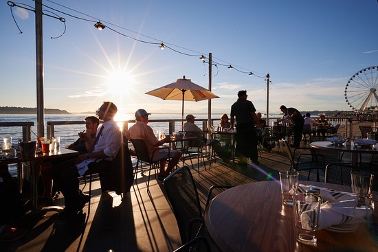 patio-dining-overlook