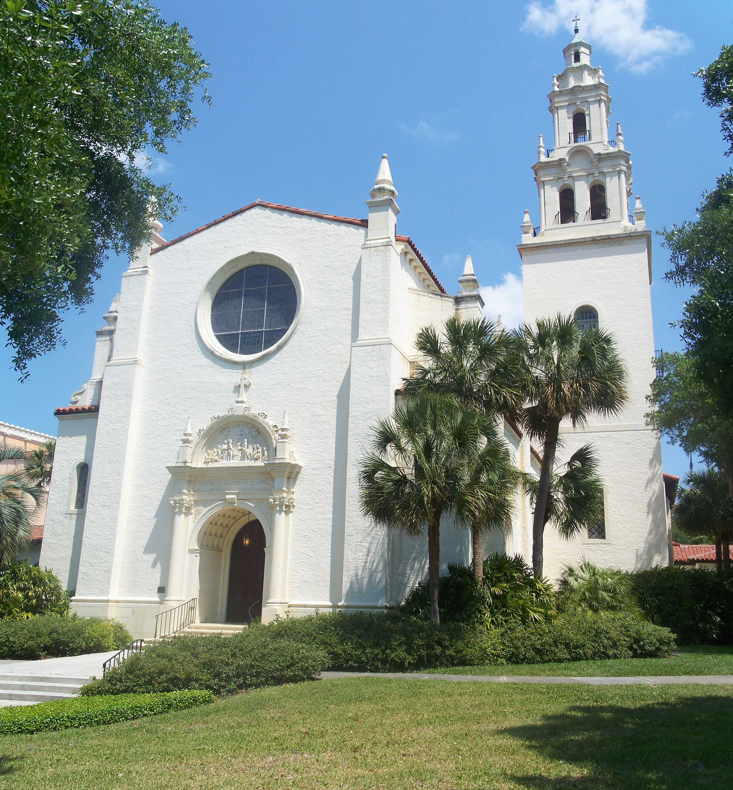 Rollins_College_Knowles_Chapel_tall_pano01